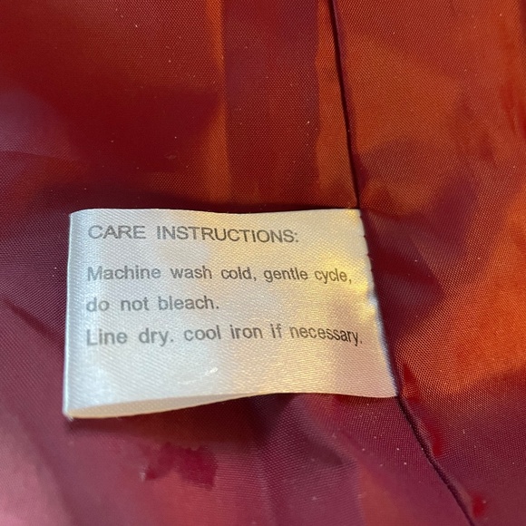 Maroon women’s winter coat, size medium - Picture 4 of 4